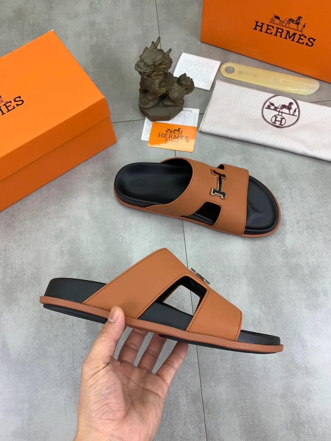 Men's shoes 💰P440 New [HERMES] high-end quality new Hermès slippers, made of imported calfskin, wear-resistant and non-slip rubber outsole. Fashionable and elegant code number: 39-44 (38 45 46 customized)